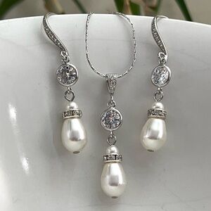 Handmade Swarovski pearls set Elegant Silver and Pearl Jewelry Set NEW